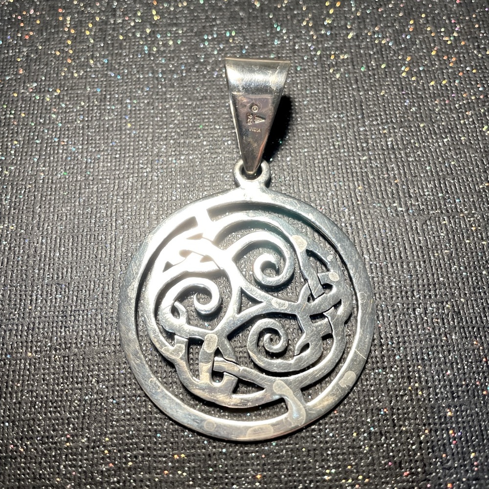 Vintage Silpada .925 Sterling Silver “Celtic” pendant *Retired